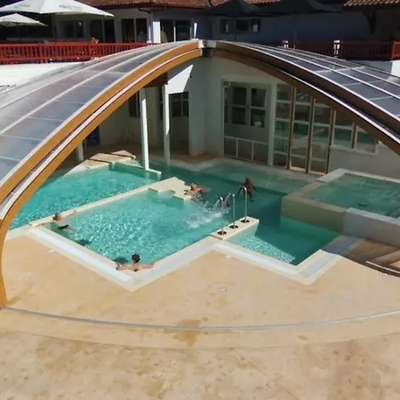 Zecamping 4 Animaux Acceptes Hammam Sauna Piscine Et Soirees Animees Chalé Espelette